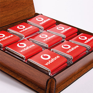 Coffret En Bois | 27 carrés chocolats personnalisés